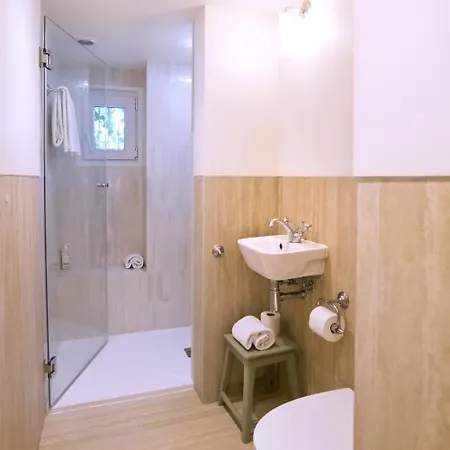 York House Hotell 4*