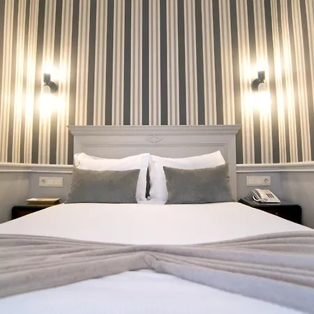 York House Hotell 4*
